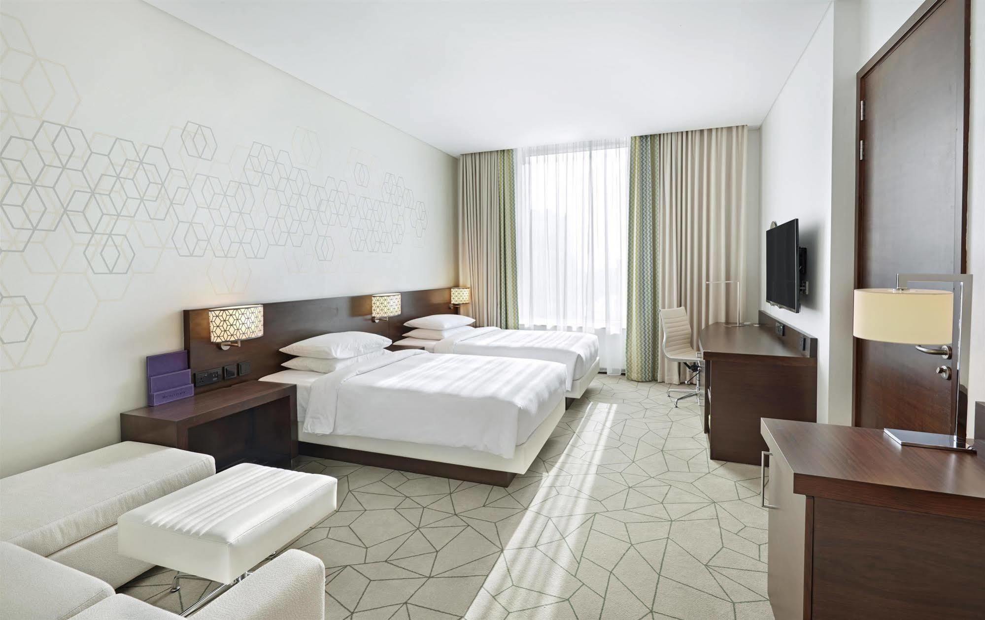 Hyatt Place Dubai Baniyas Square Exterior foto